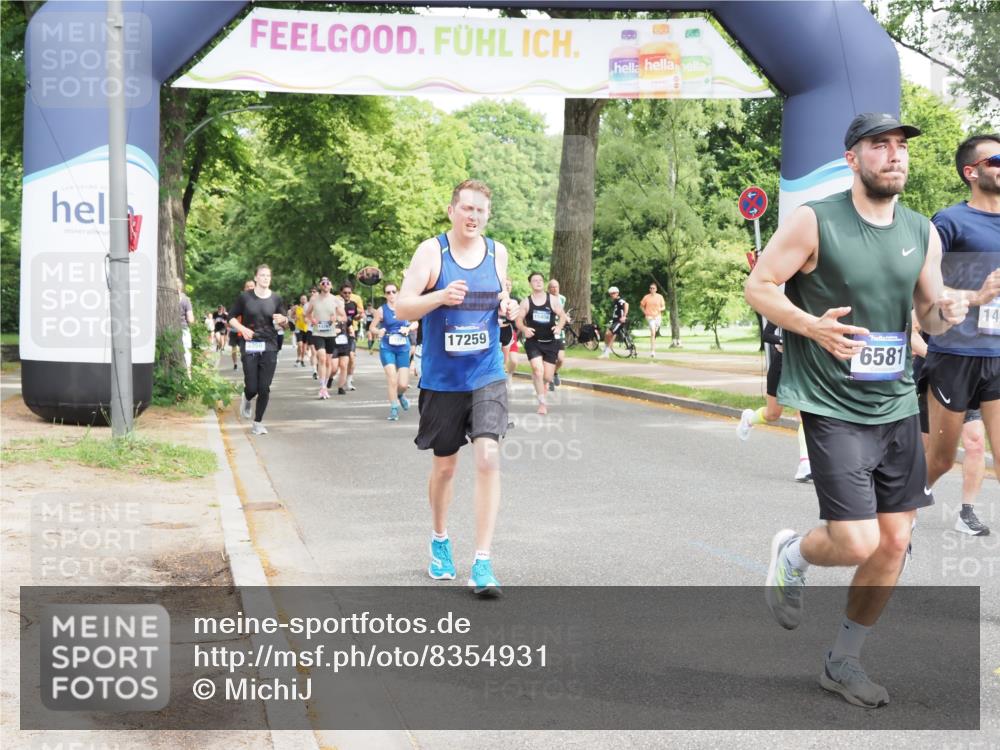 29.06.2025 - hella hamburg halbmarathon MichiJ http://msf.ph/oto/8354931 29.06.2025 10:41:47 Zwischen KM18-KM19 1815, 2119, 3041, 3058, 3256, 6581, 9012, 12526, 12584, 12961, 14026, 14461, 14638, 15868, 16375, 16868, 16871, 17087, 17259, 17698, 18268, 18450 meine-sportfotos.de