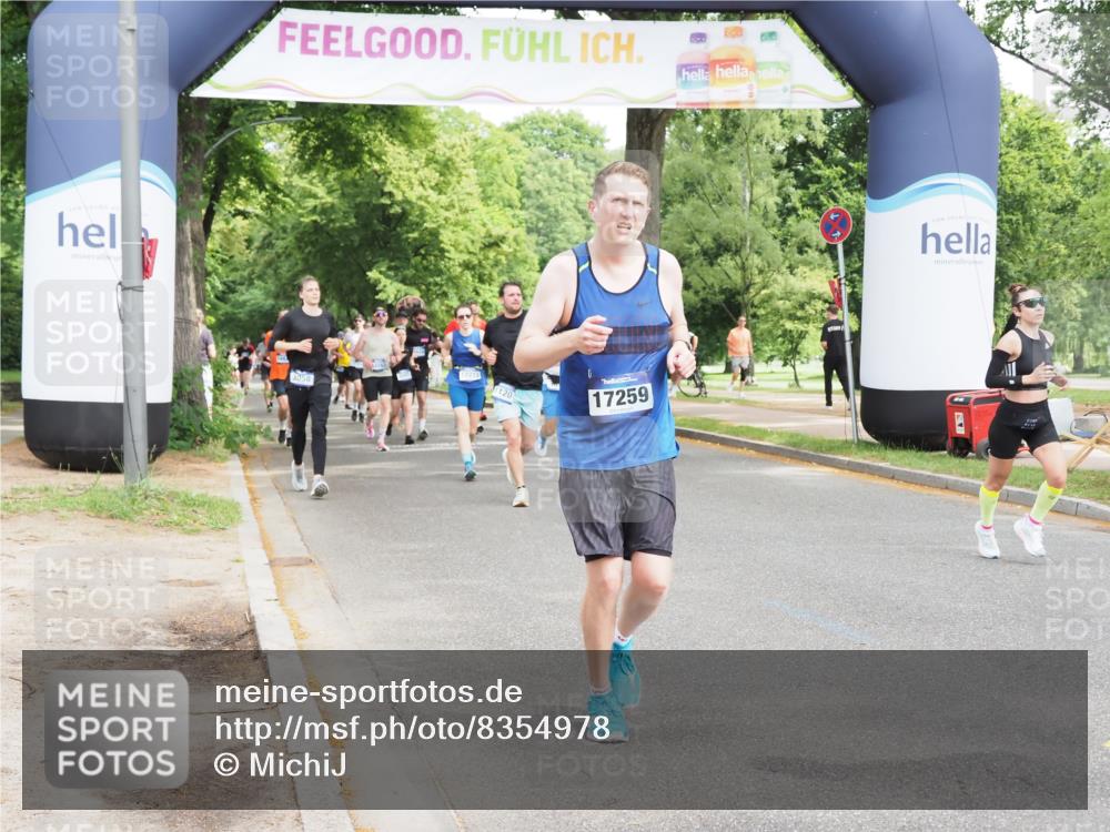 29.06.2025 - hella hamburg halbmarathon MichiJ http://msf.ph/oto/8354978 29.06.2025 10:41:47 Zwischen KM18-KM19 1815, 2119, 3041, 3058, 3256, 6581, 9012, 12526, 12584, 12961, 14026, 14461, 14638, 15868, 16375, 16868, 16871, 17087, 17259, 17698, 18268, 18450 meine-sportfotos.de