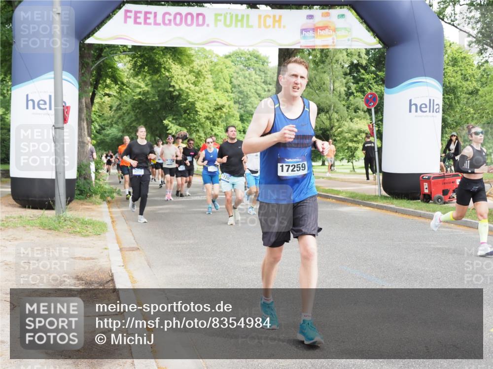 29.06.2025 - hella hamburg halbmarathon MichiJ http://msf.ph/oto/8354984 29.06.2025 10:41:47 Zwischen KM18-KM19 1815, 2119, 3041, 3058, 3256, 6581, 9012, 12526, 12584, 12961, 14026, 14461, 14638, 15868, 16375, 16868, 16871, 17087, 17259, 17698, 18268, 18450 meine-sportfotos.de