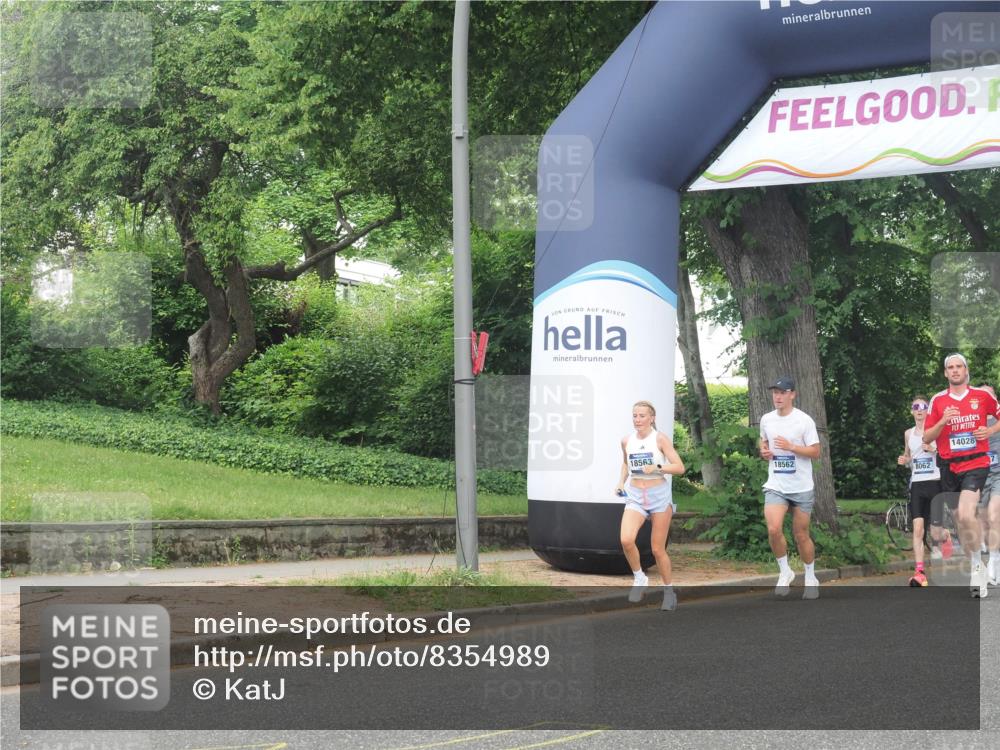 29.06.2025 - hella hamburg halbmarathon KatJ http://msf.ph/oto/8354989 29.06.2025 10:21:44 Zwischen KM18-KM19 51, 2746, 3935, 6358, 7793, 8062 meine-sportfotos.de