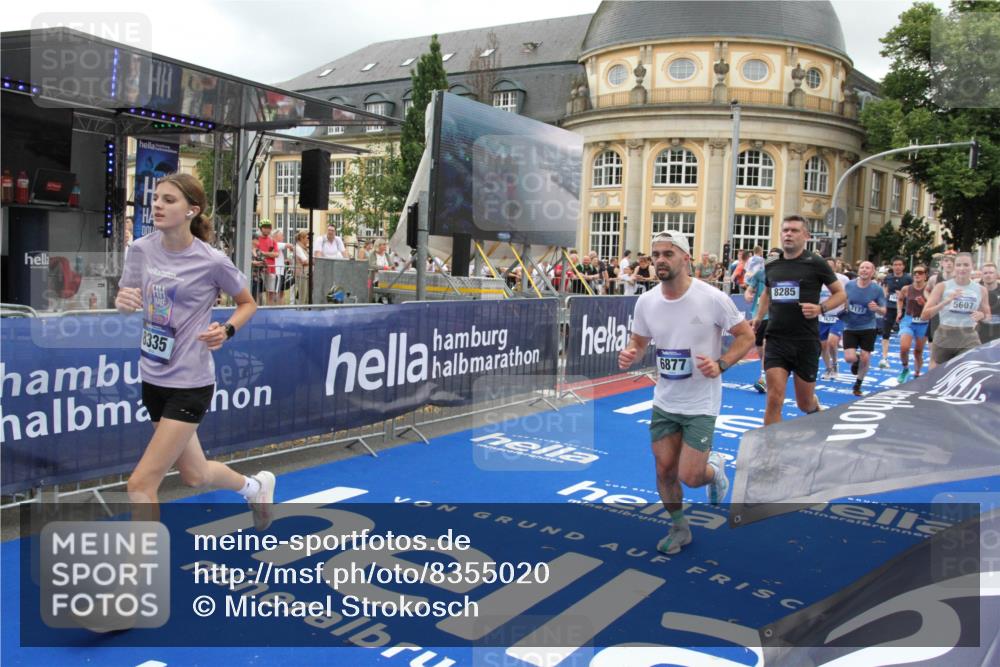 29.06.2025 - hella hamburg halbmarathon Michael Strokosch http://msf.ph/oto/8355020 29.06.2025 10:53:51 Ziel 1422, 1706, 1870, 2082, 2518, 5607, 6260, 6877, 7177, 8285, 8335, 9922, 10529, 10891, 12413, 14026, 14702, 14818, 15502, 16538, 17740, 18249, 18418, 18487, 18514, 18759, 18915, 19177 meine-sportfotos.de