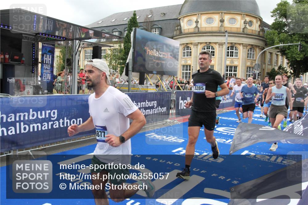 29.06.2025 - hella hamburg halbmarathon Michael Strokosch http://msf.ph/oto/8355057 29.06.2025 10:53:52 Ziel 1422, 1706, 1870, 2518, 5607, 6260, 6877, 7177, 8285, 8335, 9922, 10529, 10891, 12413, 14026, 14818, 15502, 16538, 17740, 18249, 18418, 18487, 18759, 18915, 19177 meine-sportfotos.de