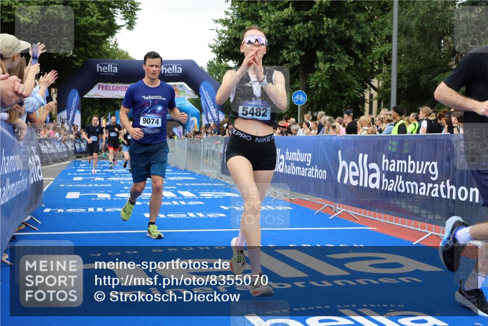 29.06.2025 - hella hamburg halbmarathon Strokosch-Dieckow http://msf.ph/oto/8355070 29.06.2025 10:52:14 Ziel 1482, 2397, 4140, 4419, 4587, 4837, 5032, 5087, 5093, 5482, 6164, 6897, 7896, 9074, 9082, 12135, 13707, 13726, 14248, 14300, 15275, 15446, 16003, 16320, 16591, 17033, 17130, 17773, 18475, 18801 meine-sportfotos.de