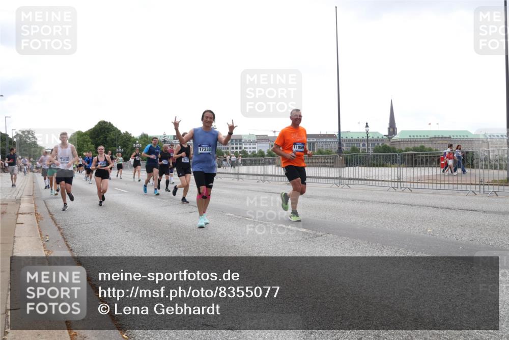 29.06.2025 - hella hamburg halbmarathon Lena Gebhardt http://msf.ph/oto/8355077 29.06.2025 10:38:57 Lombardsbrücke 14558, 263, 17333, 11059, 56, 1232, 1390, 1451, 1721, 1760, 2524, 2534, 2571, 2574, 2576, 2660, 2693, 2893, 2998, 3216, 3307, 3323, 3726, 3745, 3927, 4028, 4139, 4155, 4257, 4259, 4260, 4316, 4320, 4410, 4964, 5617, 5684, 5913, 6062, 6112, 6611, 6695, 6696, 6875, 7148, 7263, 7341, 7371, 7506, 7561, 7589, 7692, 7815, 7849, 8367, 8457, 8783, 9420, 9446, 9708, 9974, 9977, 10001, 10072, 10315, 10516, 10554, 13060 meine-sportfotos.de