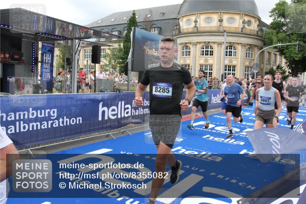29.06.2025 - hella hamburg halbmarathon Michael Strokosch http://msf.ph/oto/8355082 29.06.2025 10:53:52 Ziel 1422, 1706, 1870, 2518, 5607, 6260, 6877, 7177, 8285, 8335, 9922, 10529, 10891, 12413, 14026, 14818, 15502, 16538, 17740, 18249, 18418, 18487, 18759, 18915, 19177 meine-sportfotos.de