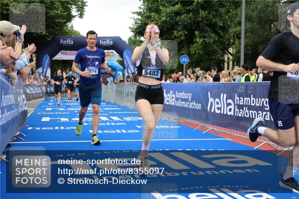 29.06.2025 - hella hamburg halbmarathon Strokosch-Dieckow http://msf.ph/oto/8355097 29.06.2025 10:52:14 Ziel 1482, 2397, 4140, 4419, 4587, 4837, 5032, 5087, 5093, 5482, 6164, 6897, 7896, 9074, 9082, 12135, 13707, 13726, 14248, 14300, 15275, 15446, 16003, 16320, 16591, 17033, 17130, 17773, 18475, 18801 meine-sportfotos.de