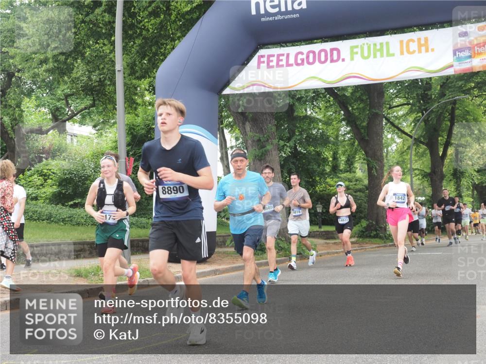 29.06.2025 - hella hamburg halbmarathon KatJ http://msf.ph/oto/8355098 29.06.2025 10:51:40 Zwischen KM18-KM19 1842, 1863, 3039, 3182, 3248, 6100, 6174 meine-sportfotos.de