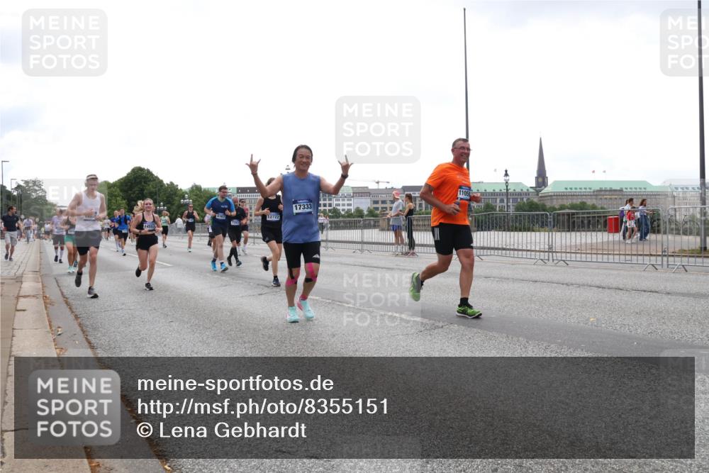 29.06.2025 - hella hamburg halbmarathon Lena Gebhardt http://msf.ph/oto/8355151 29.06.2025 10:38:57 Lombardsbrücke 8367, 12722, 7263, 14557, 17333, 1105, 56, 1232, 1390, 1451, 1721, 1760, 2524, 2534, 2571, 2574, 2576, 2660, 2693, 2893, 2998, 3216, 3307, 3323, 3726, 3745, 3927, 4028, 4139, 4155, 4257, 4259, 4260, 4316, 4320, 4410, 4964, 5617, 5684, 5913, 6062, 6112, 6611, 6695, 6696, 6875, 7148, 7263, 7341, 7371, 7506, 7561, 7589, 7692, 7815, 7849, 8367, 8457, 8783, 9420, 9446, 9708, 9974, 9977, 10001, 10072, 10315, 10516, 10554, 13060 meine-sportfotos.de
