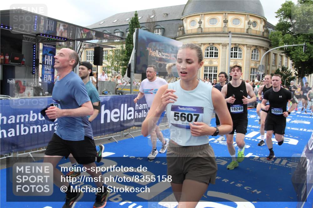29.06.2025 - hella hamburg halbmarathon Michael Strokosch http://msf.ph/oto/8355158 29.06.2025 10:53:53 Ziel 1422, 1706, 1870, 5607, 6260, 6877, 7177, 7395, 8285, 8335, 9922, 10529, 10891, 12413, 14026, 15502, 16538, 17740, 18249, 18418, 18487, 18759, 18831, 18915, 19177 meine-sportfotos.de