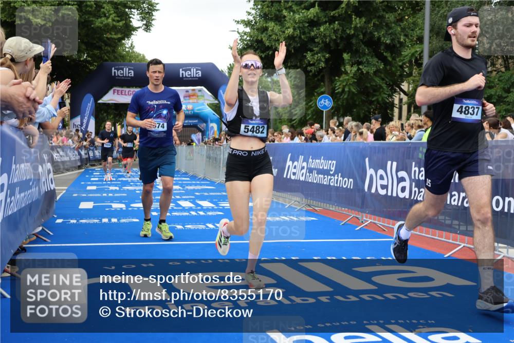 29.06.2025 - hella hamburg halbmarathon Strokosch-Dieckow http://msf.ph/oto/8355170 29.06.2025 10:52:14 Ziel 1482, 2397, 4140, 4419, 4587, 4837, 5032, 5087, 5093, 5482, 6164, 6897, 7896, 9074, 9082, 12135, 13707, 13726, 14248, 14300, 15275, 15446, 16003, 16320, 16591, 17033, 17130, 17773, 18475, 18801 meine-sportfotos.de