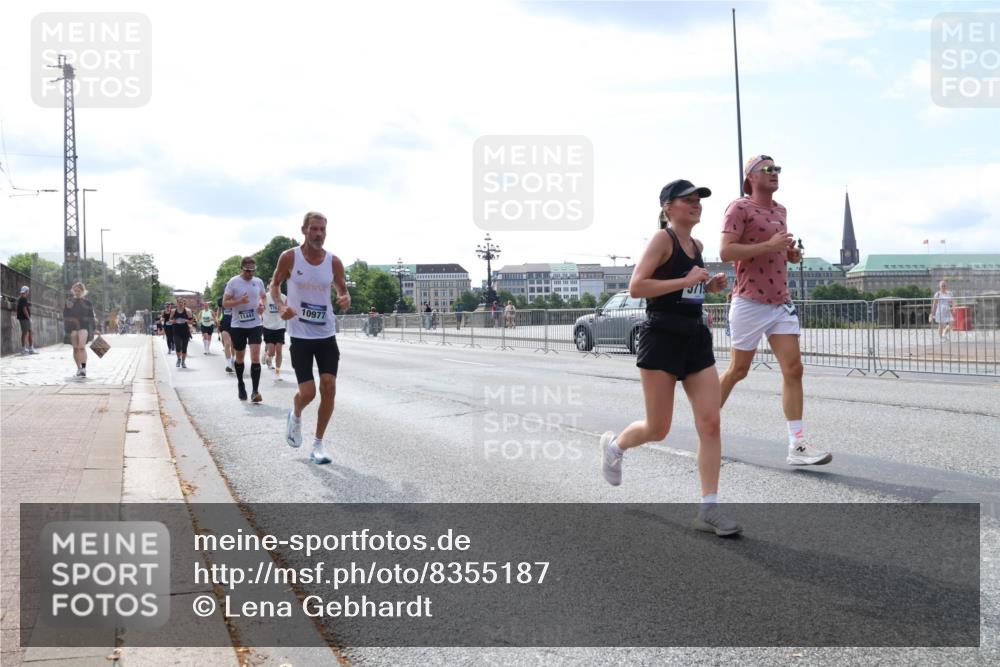 29.06.2025 - hella hamburg halbmarathon Lena Gebhardt http://msf.ph/oto/8355187 29.06.2025 10:13:53 Lombardsbrücke 11441, 10977, 3, 19, 1131, 1194, 1480, 1890, 2055, 2359, 2721, 2904, 2987, 4001, 4032, 4795, 4950, 4962, 5232, 5546, 5631, 5719, 6026, 6287, 6710, 6717, 6724, 7446, 7447, 7460, 7462, 7913, 8057, 8279, 8673, 9128, 9612, 9631, 9886, 10442, 10443, 10977, 11441, 11987, 12313, 12797, 12928, 12929, 12938, 13331, 13788, 13928, 15085, 15482, 15663, 15721, 15722, 15840, 16491, 17439, 17472, 17985, 18041, 18222, 18231, 18236, 18239 meine-sportfotos.de