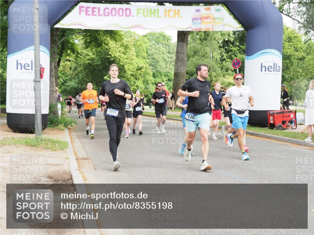 29.06.2025 - hella hamburg halbmarathon MichiJ http://msf.ph/oto/8355198 29.06.2025 10:41:49 Zwischen KM18-KM19 1120, 1815, 2119, 3041, 3058, 3256, 3898, 6581, 6587, 9012, 11976, 12961, 13869, 14026, 14461, 14638, 15408, 15868, 15896, 16871, 17087, 17259, 17698, 18268, 18450 meine-sportfotos.de