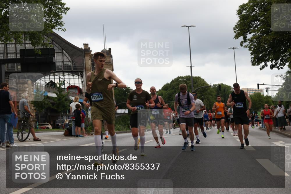 29.06.2025 - hella hamburg halbmarathon Yannick Fuchs http://msf.ph/oto/8355337 29.06.2025 10:52:59 20KM 1285, 1642, 1946, 1951, 2006, 2027, 2584, 2677, 2855, 2957, 2978, 3181, 3983, 4088, 4592, 5084, 5347, 5633, 6202, 6208, 6636, 6860, 6997, 7223, 7476, 8290, 8392, 8929, 9156, 9353, 9655, 10036, 10759, 10915, 10943, 12633, 13407, 14375, 14631, 14914, 15240, 15263, 15824, 16160, 16206, 16341, 16563, 16922, 16924, 17017, 17346, 17782, 17810, 17852, 17931, 18112, 18153, 18232, 18266, 18327, 18556, 18730, 18954 meine-sportfotos.de