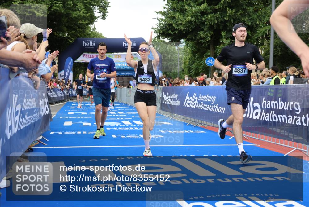 29.06.2025 - hella hamburg halbmarathon Strokosch-Dieckow http://msf.ph/oto/8355452 29.06.2025 10:52:14 Ziel 1482, 2397, 4140, 4419, 4587, 4837, 5032, 5087, 5093, 5482, 6164, 6897, 7896, 9074, 9082, 12135, 13707, 13726, 14248, 14300, 15275, 15446, 16003, 16320, 16591, 17033, 17130, 17773, 18475, 18801 meine-sportfotos.de