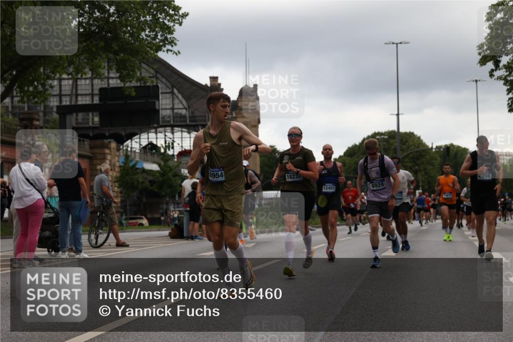 29.06.2025 - hella hamburg halbmarathon Yannick Fuchs http://msf.ph/oto/8355460 29.06.2025 10:52:59 20KM 1285, 1642, 1946, 1951, 2006, 2027, 2584, 2677, 2855, 2957, 2978, 3181, 3983, 4088, 4592, 5084, 5347, 5633, 6202, 6208, 6636, 6860, 6997, 7223, 7476, 8290, 8392, 8929, 9156, 9353, 9655, 10036, 10759, 10915, 10943, 12633, 13407, 14375, 14631, 14914, 15240, 15263, 15824, 16160, 16206, 16341, 16563, 16922, 16924, 17017, 17346, 17782, 17810, 17852, 17931, 18112, 18153, 18232, 18266, 18327, 18556, 18730, 18954 meine-sportfotos.de