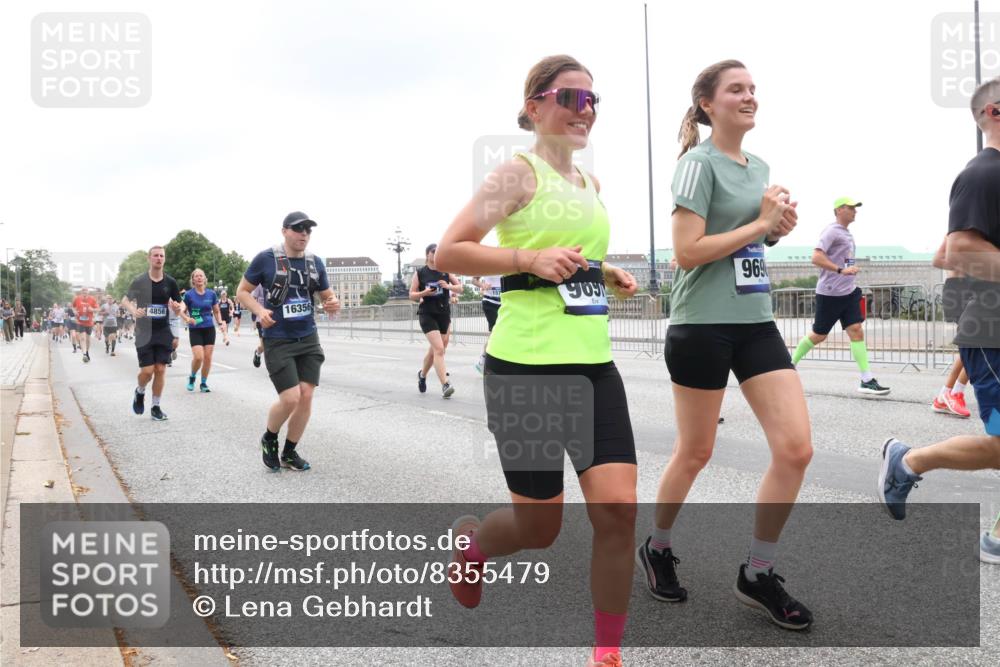 29.06.2025 - hella hamburg halbmarathon Lena Gebhardt http://msf.ph/oto/8355479 29.06.2025 10:48:04 Lombardsbrücke 4856, 16356, 909, 969, 1045, 1157, 1174, 1175, 1246, 1392, 1618, 1639, 1645, 1701, 1926, 2037, 2163, 2197, 2418, 2491, 2545, 2650, 2704, 2756, 2790, 2958, 3049, 3320, 3468, 3504, 3679, 3933, 4327, 4423, 4588, 4856, 5585, 5781, 5886, 5952, 6143, 7240, 7393, 7394, 7427, 7532, 7916, 7970, 8077, 8310, 8521, 8550, 8774, 9356, 9687, 9696, 9697, 9775, 9921, 10145, 10658, 10777, 10794, 10991, 11548, 11742, 11781, 11802, 11909, 12431 meine-sportfotos.de