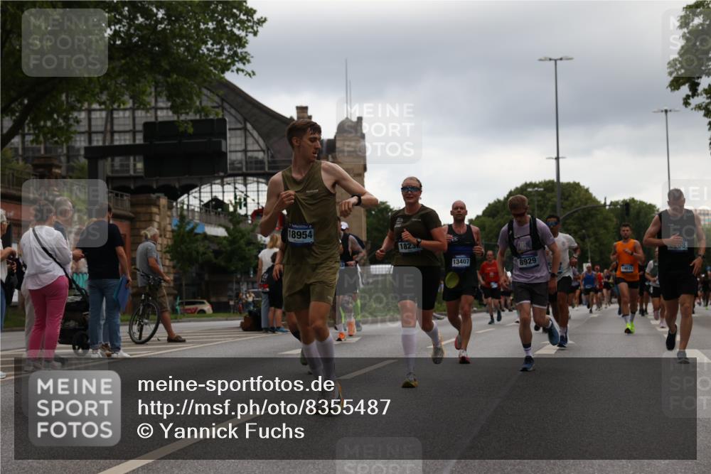 29.06.2025 - hella hamburg halbmarathon Yannick Fuchs http://msf.ph/oto/8355487 29.06.2025 10:52:59 20KM 1285, 1642, 1946, 1951, 2006, 2027, 2584, 2677, 2855, 2957, 2978, 3181, 3983, 4088, 4592, 5084, 5347, 5633, 6202, 6208, 6636, 6860, 6997, 7223, 7476, 8290, 8392, 8929, 9156, 9353, 9655, 10036, 10759, 10915, 10943, 12633, 13407, 14375, 14631, 14914, 15240, 15263, 15824, 16160, 16206, 16341, 16563, 16922, 16924, 17017, 17346, 17782, 17810, 17852, 17931, 18112, 18153, 18232, 18266, 18327, 18556, 18730, 18954 meine-sportfotos.de