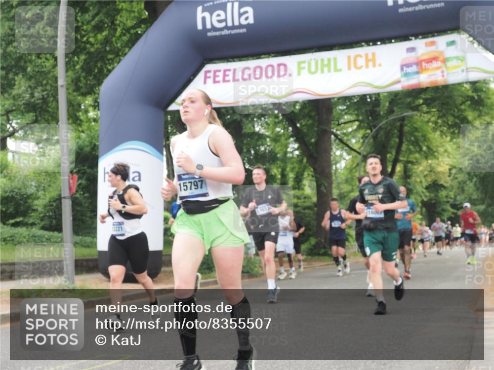 29.06.2025 - hella hamburg halbmarathon KatJ http://msf.ph/oto/8355507 29.06.2025 10:51:45 Zwischen KM18-KM19 1842, 6174, 6714 meine-sportfotos.de