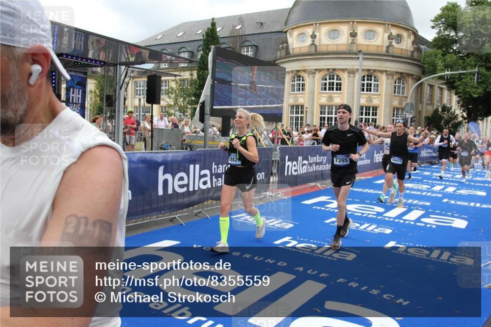 29.06.2025 - hella hamburg halbmarathon Michael Strokosch http://msf.ph/oto/8355559 29.06.2025 10:53:59 Ziel 1706, 1815, 1870, 2432, 3096, 6374, 6481, 7395, 7918, 7973, 8394, 10891, 11789, 12413, 13032, 13869, 14026, 14175, 16477, 16538, 18418, 18831, 18879, 18915, 19177 meine-sportfotos.de