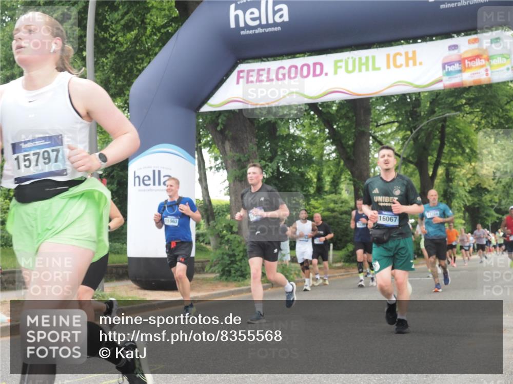 29.06.2025 - hella hamburg halbmarathon KatJ http://msf.ph/oto/8355568 29.06.2025 10:51:46 Zwischen KM18-KM19 1842, 6174, 6714 meine-sportfotos.de