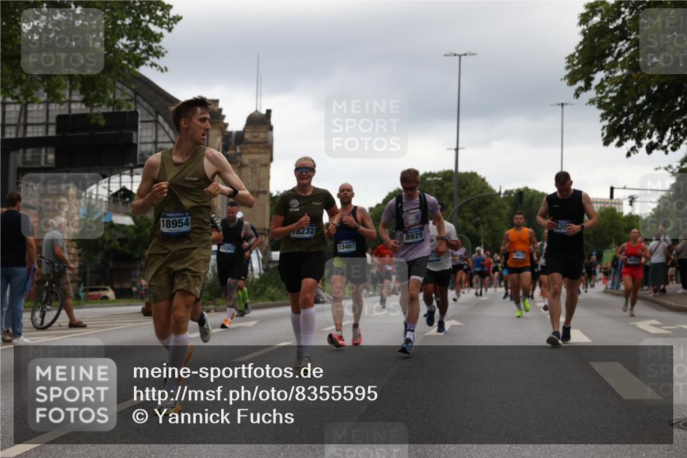 29.06.2025 - hella hamburg halbmarathon Yannick Fuchs http://msf.ph/oto/8355595 29.06.2025 10:52:59 20KM 1285, 1642, 1946, 1951, 2006, 2027, 2584, 2677, 2855, 2957, 2978, 3181, 3983, 4088, 4592, 5084, 5347, 5633, 6202, 6208, 6636, 6860, 6997, 7223, 7476, 8290, 8392, 8929, 9156, 9353, 9655, 10036, 10759, 10915, 10943, 12633, 13407, 14375, 14631, 14914, 15240, 15263, 15824, 16160, 16206, 16341, 16563, 16922, 16924, 17017, 17346, 17782, 17810, 17852, 17931, 18112, 18153, 18232, 18266, 18327, 18556, 18730, 18954 meine-sportfotos.de