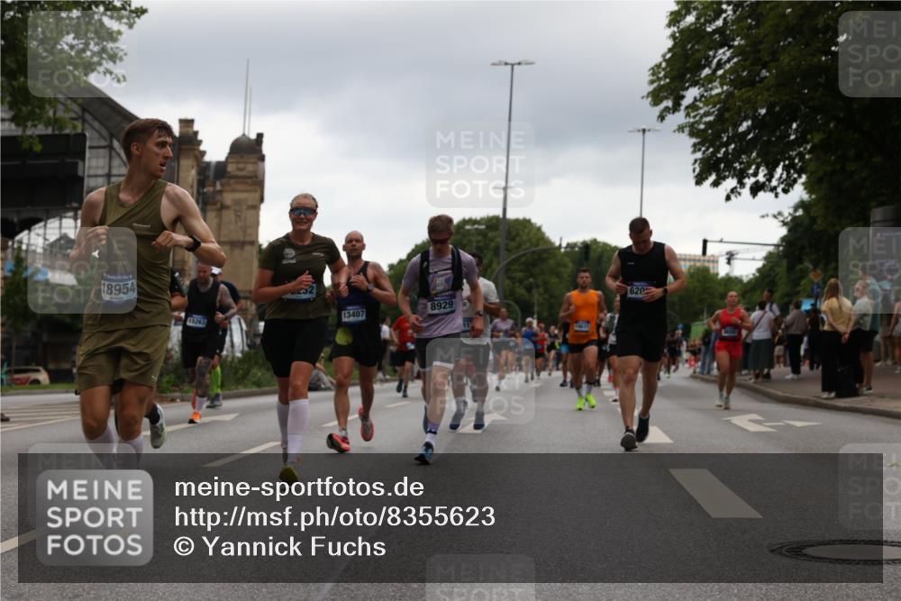 29.06.2025 - hella hamburg halbmarathon Yannick Fuchs http://msf.ph/oto/8355623 29.06.2025 10:52:59 20KM 1285, 1642, 1946, 1951, 2006, 2027, 2584, 2677, 2855, 2957, 2978, 3181, 3983, 4088, 4592, 5084, 5347, 5633, 6202, 6208, 6636, 6860, 6997, 7223, 7476, 8290, 8392, 8929, 9156, 9353, 9655, 10036, 10759, 10915, 10943, 12633, 13407, 14375, 14631, 14914, 15240, 15263, 15824, 16160, 16206, 16341, 16563, 16922, 16924, 17017, 17346, 17782, 17810, 17852, 17931, 18112, 18153, 18232, 18266, 18327, 18556, 18730, 18954 meine-sportfotos.de