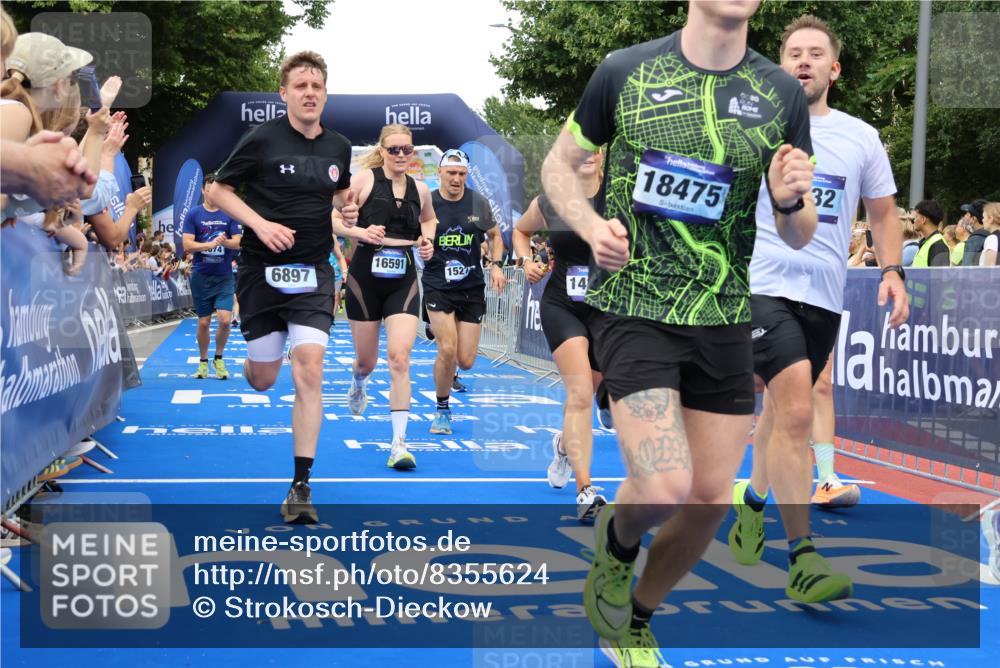 29.06.2025 - hella hamburg halbmarathon Strokosch-Dieckow http://msf.ph/oto/8355624 29.06.2025 10:52:12 Ziel 1482, 2397, 2595, 4419, 4587, 4837, 5032, 5087, 5093, 5378, 5482, 6164, 6897, 7732, 7896, 9074, 9082, 12135, 12580, 13707, 13726, 14248, 14300, 15275, 15446, 15829, 16003, 16320, 16591, 16666, 17033, 17130, 17773, 18475, 18801 meine-sportfotos.de