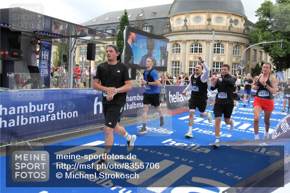 29.06.2025 - hella hamburg halbmarathon Michael Strokosch http://msf.ph/oto/8355706 29.06.2025 10:54:02 Ziel 1151, 1815, 2432, 3096, 6356, 6374, 6481, 7395, 7918, 7973, 8394, 9032, 11789, 13032, 13869, 14175, 16477, 17348, 18308, 18831, 18879 meine-sportfotos.de