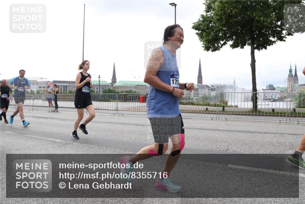 29.06.2025 - hella hamburg halbmarathon Lena Gebhardt http://msf.ph/oto/8355716 29.06.2025 10:38:59 Lombardsbrücke 7263, 8367, 12722, 173, 56, 1232, 1390, 1451, 1721, 1760, 2524, 2534, 2571, 2574, 2576, 2660, 2693, 2893, 2998, 3216, 3307, 3323, 3726, 3745, 3927, 4028, 4257, 4259, 4260, 4316, 4320, 4410, 4523, 4659, 4964, 5617, 5684, 5913, 6062, 6112, 6611, 6695, 6696, 6875, 7148, 7263, 7341, 7371, 7506, 7561, 7589, 7815, 7849, 8243, 8367, 8457, 8783, 9420, 9446, 9708, 9974, 9977, 10001, 10072, 10315, 10516, 10554, 13060 meine-sportfotos.de
