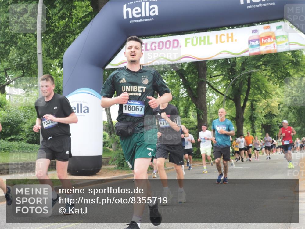 29.06.2025 - hella hamburg halbmarathon KatJ http://msf.ph/oto/8355719 29.06.2025 10:51:47 Zwischen KM18-KM19 1842, 6714 meine-sportfotos.de