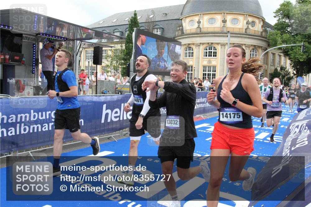 29.06.2025 - hella hamburg halbmarathon Michael Strokosch http://msf.ph/oto/8355727 29.06.2025 10:54:03 Ziel 1151, 1815, 2432, 3096, 6356, 6374, 6481, 7918, 7973, 8394, 9032, 11499, 11789, 12379, 13032, 13869, 14175, 16477, 17348, 18308, 18879 meine-sportfotos.de