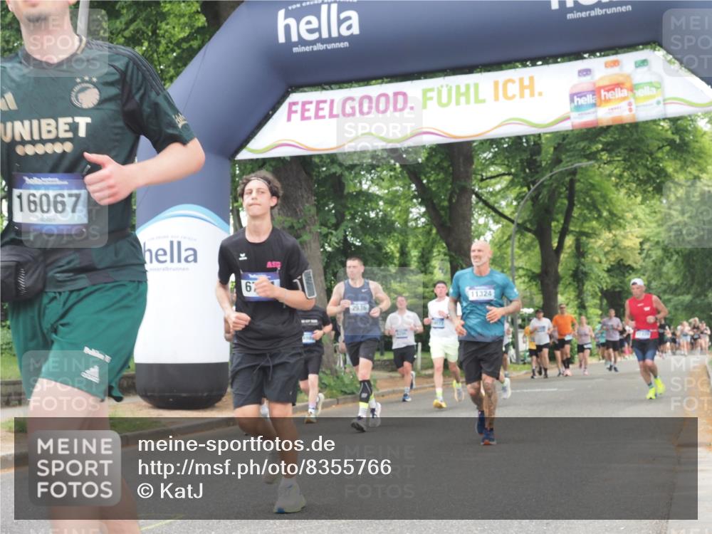 29.06.2025 - hella hamburg halbmarathon KatJ http://msf.ph/oto/8355766 29.06.2025 10:51:48 Zwischen KM18-KM19 1842, 2936, 6714 meine-sportfotos.de