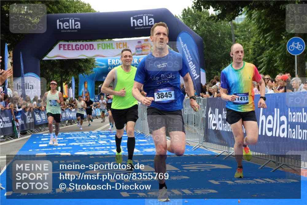 29.06.2025 - hella hamburg halbmarathon Strokosch-Dieckow http://msf.ph/oto/8355769 29.06.2025 10:30:36 Ziel 2460, 2851, 3845, 7231, 7481, 8318, 11413, 12049, 15253, 17322, 18235 meine-sportfotos.de