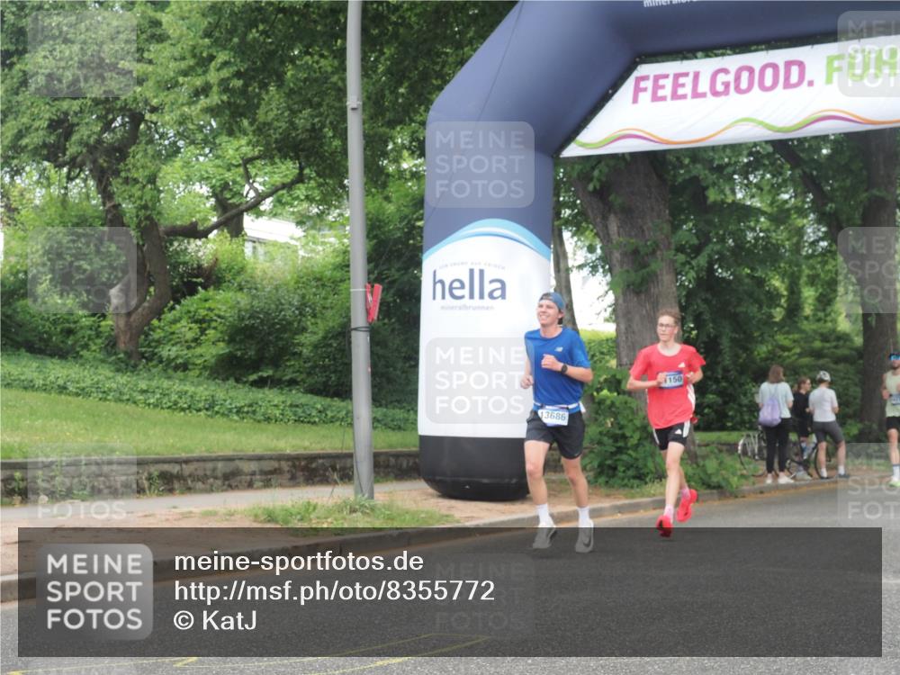 29.06.2025 - hella hamburg halbmarathon KatJ http://msf.ph/oto/8355772 29.06.2025 10:21:50 Zwischen KM18-KM19 1407, 2746, 3935, 4463, 4679, 8062 meine-sportfotos.de