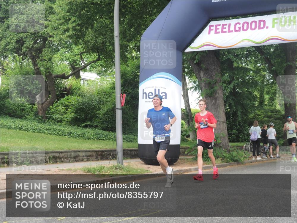 29.06.2025 - hella hamburg halbmarathon KatJ http://msf.ph/oto/8355797 29.06.2025 10:21:50 Zwischen KM18-KM19 1407, 2746, 3935, 4463, 4679, 8062 meine-sportfotos.de