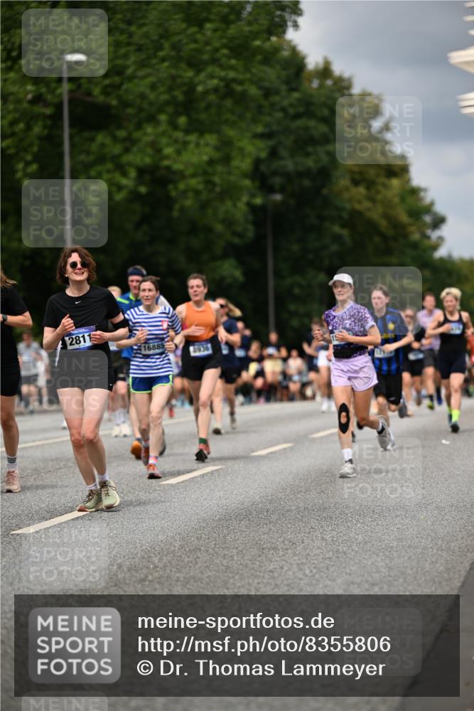 29.06.2025 - hella hamburg halbmarathon Dr. Thomas Lammeyer http://msf.ph/oto/8355806 29.06.2025 10:41:03 Kennedybrücke 1008, 1010, 1253, 1488, 1948, 2072, 2811, 3398, 3401, 3428, 3699, 3895, 4245, 5560, 5786, 5789, 5809, 6184, 6359, 7632, 7773, 8257, 8258, 8581, 8936, 8937, 9432, 9806, 9918, 10123, 10487, 10531, 10577, 10862, 10984 meine-sportfotos.de