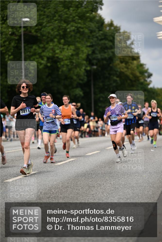 29.06.2025 - hella hamburg halbmarathon Dr. Thomas Lammeyer http://msf.ph/oto/8355816 29.06.2025 10:41:03 Kennedybrücke 1008, 1010, 1253, 1488, 1948, 2072, 2811, 3398, 3401, 3428, 3699, 3895, 4245, 5560, 5786, 5789, 5809, 6184, 6359, 7632, 7773, 8257, 8258, 8581, 8936, 8937, 9432, 9806, 9918, 10123, 10487, 10531, 10577, 10862, 10984 meine-sportfotos.de
