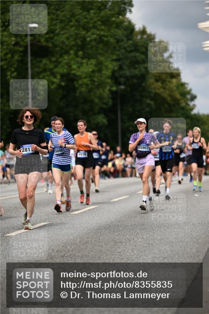 29.06.2025 - hella hamburg halbmarathon Dr. Thomas Lammeyer http://msf.ph/oto/8355835 29.06.2025 10:41:03 Kennedybrücke 1008, 1010, 1253, 1488, 1948, 2072, 2811, 3398, 3401, 3428, 3699, 3895, 4245, 5560, 5786, 5789, 5809, 6184, 6359, 7632, 7773, 8257, 8258, 8581, 8936, 8937, 9432, 9806, 9918, 10123, 10487, 10531, 10577, 10862, 10984 meine-sportfotos.de
