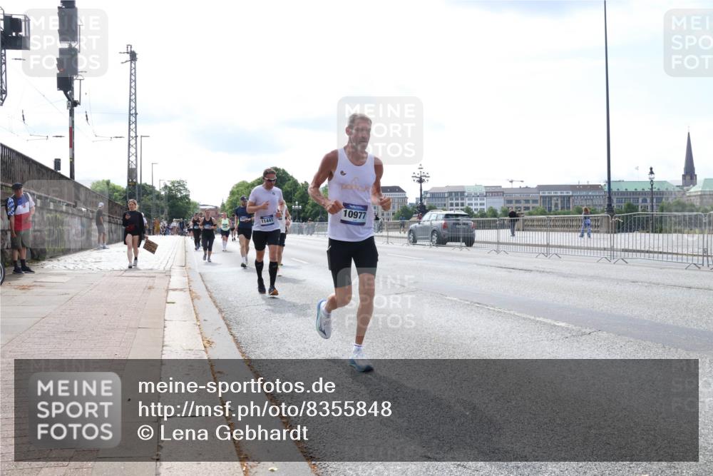 29.06.2025 - hella hamburg halbmarathon Lena Gebhardt http://msf.ph/oto/8355848 29.06.2025 10:13:54 Lombardsbrücke 11441, 10977, 1131, 1194, 1480, 1890, 2055, 2359, 2721, 2904, 2987, 4001, 4032, 4795, 4950, 4962, 5232, 5546, 5631, 5719, 6026, 6287, 6710, 6717, 6724, 7446, 7447, 7460, 7462, 7913, 8057, 8279, 8673, 9128, 9612, 9631, 9886, 10442, 10443, 10977, 11441, 11987, 12313, 12797, 12928, 12929, 12938, 13331, 13788, 13928, 15085, 15482, 15663, 15721, 15722, 15840, 16491, 17439, 17472, 17985, 18041, 18222, 18231, 18236, 18239 meine-sportfotos.de