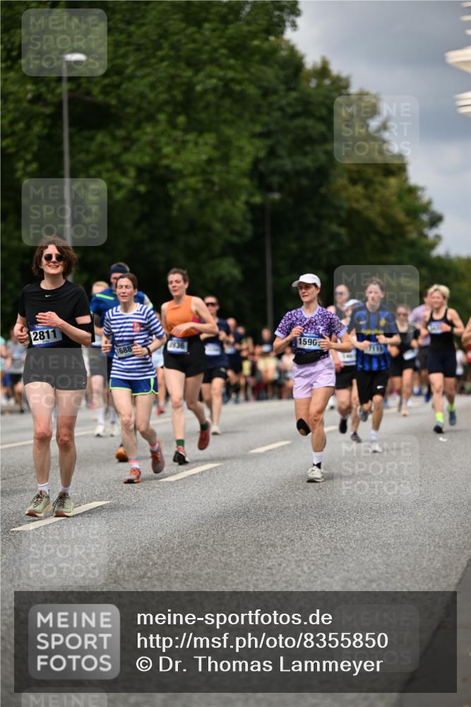 29.06.2025 - hella hamburg halbmarathon Dr. Thomas Lammeyer http://msf.ph/oto/8355850 29.06.2025 10:41:03 Kennedybrücke 1008, 1010, 1253, 1488, 1948, 2072, 2811, 3398, 3401, 3428, 3699, 3895, 4245, 5560, 5786, 5789, 5809, 6184, 6359, 7632, 7773, 8257, 8258, 8581, 8936, 8937, 9432, 9806, 9918, 10123, 10487, 10531, 10577, 10862, 10984 meine-sportfotos.de