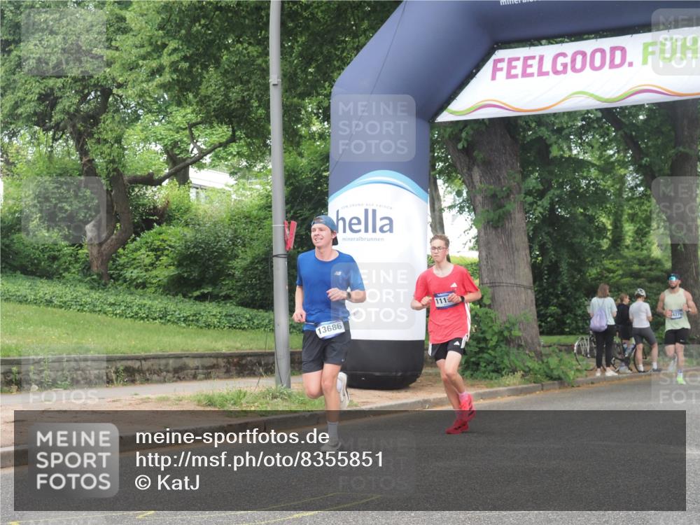 29.06.2025 - hella hamburg halbmarathon KatJ http://msf.ph/oto/8355851 29.06.2025 10:21:51 Zwischen KM18-KM19 1407, 2746, 4463, 4679, 8062 meine-sportfotos.de