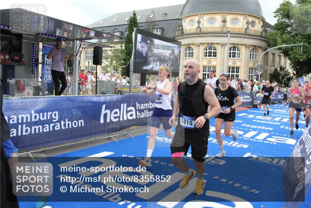 29.06.2025 - hella hamburg halbmarathon Michael Strokosch http://msf.ph/oto/8355852 29.06.2025 10:54:06 Ziel 1151, 1410, 1815, 2432, 3096, 3208, 3209, 6356, 6374, 6581, 8394, 9032, 11499, 11789, 12379, 13869, 16871, 17348, 18308 meine-sportfotos.de