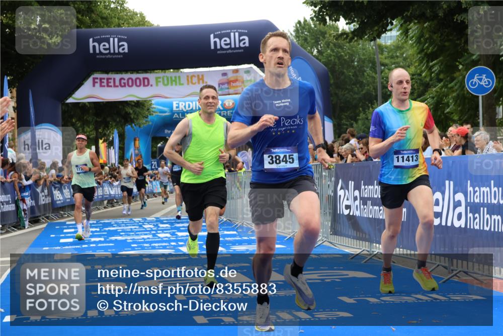 29.06.2025 - hella hamburg halbmarathon Strokosch-Dieckow http://msf.ph/oto/8355883 29.06.2025 10:30:36 Ziel 2460, 2851, 3845, 7231, 7481, 8318, 11413, 12049, 15253, 17322, 18235 meine-sportfotos.de
