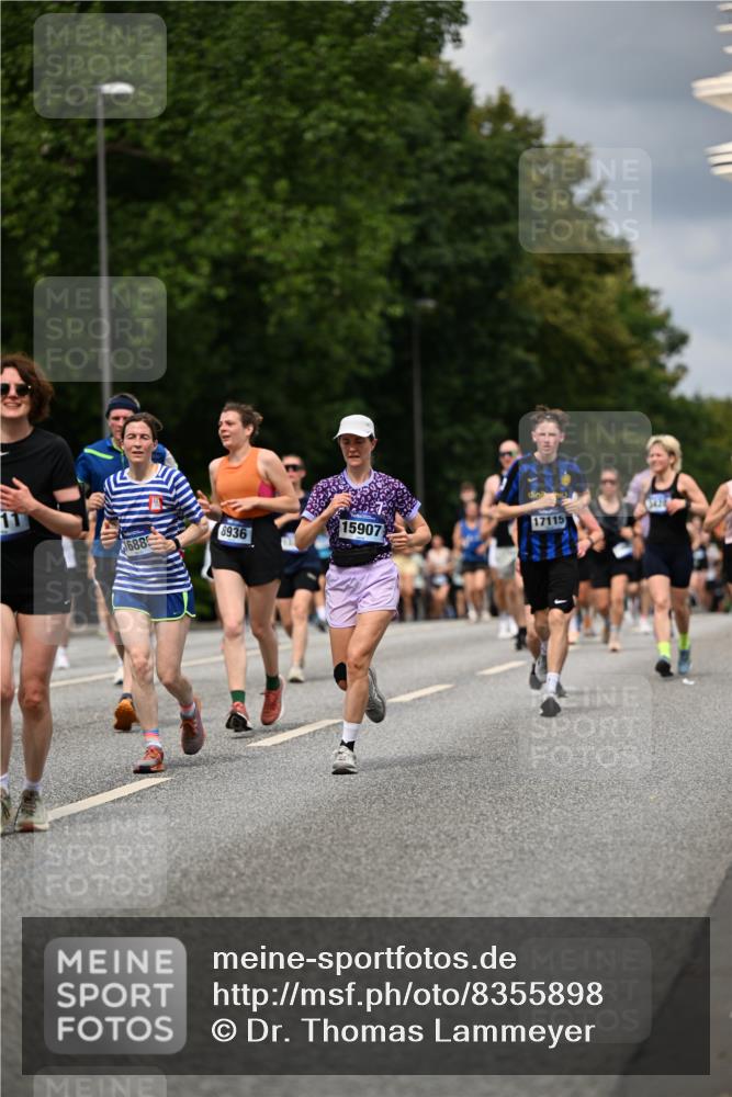 29.06.2025 - hella hamburg halbmarathon Dr. Thomas Lammeyer http://msf.ph/oto/8355898 29.06.2025 10:41:04 Kennedybrücke 1008, 1010, 1253, 1488, 1948, 1952, 2072, 2811, 3398, 3401, 3428, 3699, 3895, 4245, 5560, 5786, 5789, 5809, 6184, 6359, 7632, 7773, 8257, 8258, 8581, 8936, 8937, 9432, 9806, 9918, 10123, 10487, 10577, 10862, 10984 meine-sportfotos.de