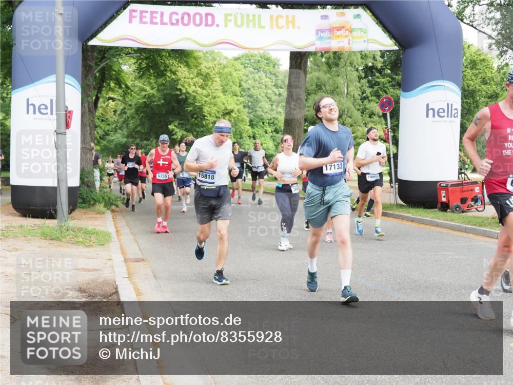 29.06.2025 - hella hamburg halbmarathon MichiJ http://msf.ph/oto/8355928 29.06.2025 10:41:58 Zwischen KM18-KM19 1143, 2432, 2448, 4897, 6356, 8223, 8618, 12213, 13267, 14660, 14834, 15389, 15818, 16625, 17133, 18031, 18190, 19000 meine-sportfotos.de