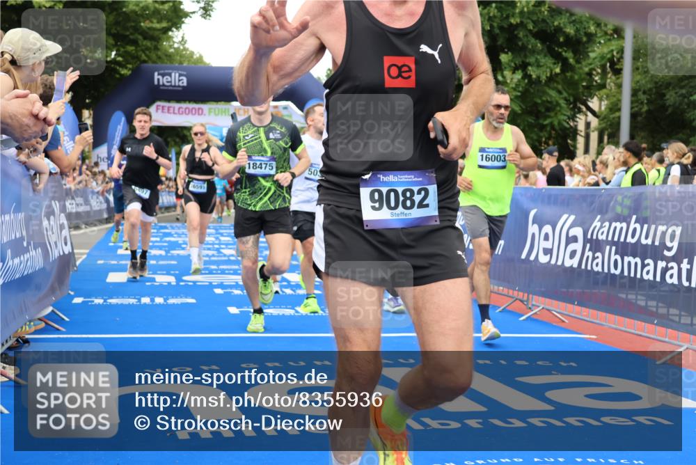 29.06.2025 - hella hamburg halbmarathon Strokosch-Dieckow http://msf.ph/oto/8355936 29.06.2025 10:52:11 Ziel 1482, 2397, 2595, 4419, 4837, 5032, 5087, 5093, 5378, 5482, 6164, 6897, 7732, 7896, 9074, 9082, 12135, 12580, 13726, 14248, 14300, 15275, 15446, 15829, 16003, 16320, 16591, 16666, 17033, 17130, 18475, 18801 meine-sportfotos.de