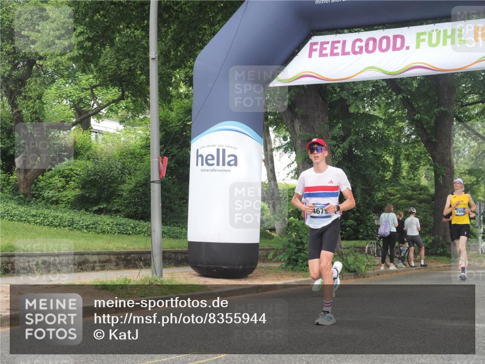 29.06.2025 - hella hamburg halbmarathon KatJ http://msf.ph/oto/8355944 29.06.2025 10:21:53 Zwischen KM18-KM19 1407, 4463, 4679 meine-sportfotos.de