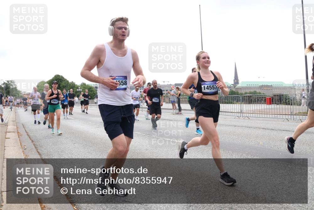 29.06.2025 - hella hamburg halbmarathon Lena Gebhardt http://msf.ph/oto/8355947 29.06.2025 10:38:59 Lombardsbrücke 34964, 558, 7263, 14557, 56, 1232, 1390, 1451, 1721, 1760, 2524, 2534, 2571, 2574, 2576, 2660, 2693, 2893, 2998, 3216, 3307, 3323, 3726, 3745, 3927, 4028, 4257, 4259, 4260, 4316, 4320, 4410, 4523, 4659, 4964, 5617, 5684, 5913, 6062, 6112, 6611, 6695, 6696, 6875, 7148, 7263, 7341, 7371, 7506, 7561, 7589, 7815, 7849, 8243, 8367, 8457, 8783, 9420, 9446, 9708, 9974, 9977, 10001, 10072, 10315, 10516, 10554, 13060 meine-sportfotos.de