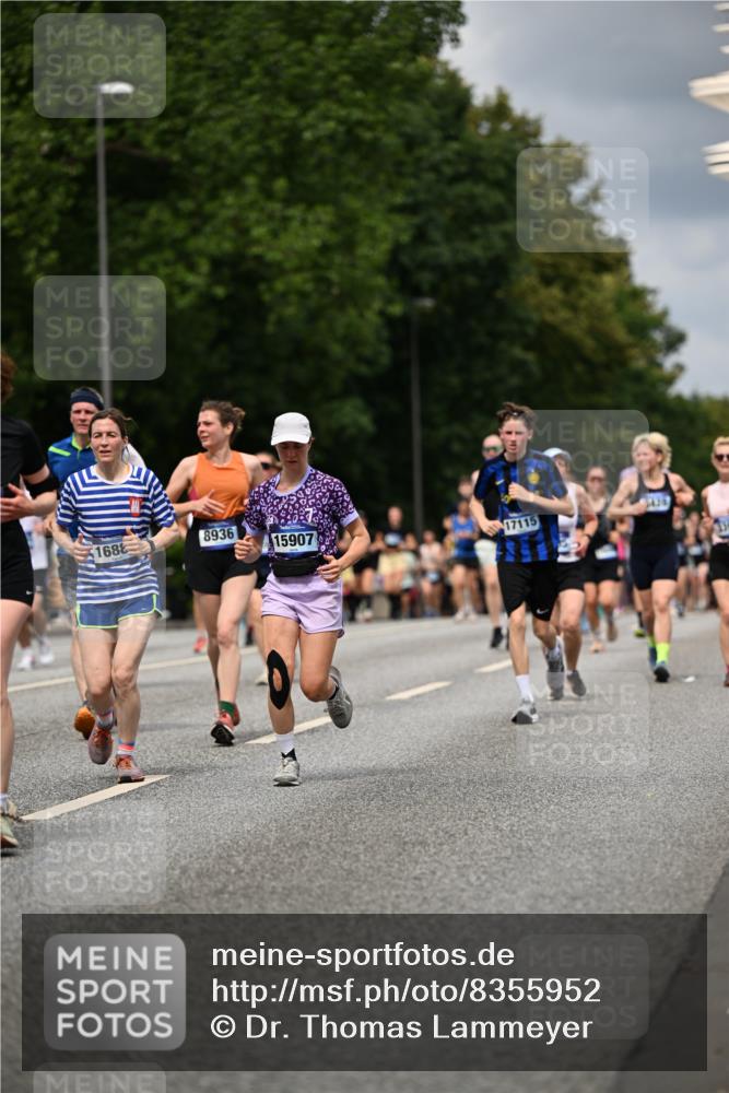 29.06.2025 - hella hamburg halbmarathon Dr. Thomas Lammeyer http://msf.ph/oto/8355952 29.06.2025 10:41:04 Kennedybrücke 1008, 1010, 1253, 1488, 1948, 1952, 2072, 2811, 3398, 3401, 3428, 3699, 3895, 4245, 5560, 5786, 5789, 5809, 6184, 6359, 7632, 7773, 8257, 8258, 8581, 8936, 8937, 9432, 9806, 9918, 10123, 10487, 10577, 10862, 10984 meine-sportfotos.de