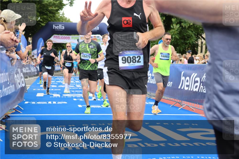 29.06.2025 - hella hamburg halbmarathon Strokosch-Dieckow http://msf.ph/oto/8355977 29.06.2025 10:52:11 Ziel 1482, 2397, 2595, 4419, 4837, 5032, 5087, 5093, 5378, 5482, 6164, 6897, 7732, 7896, 9074, 9082, 12135, 12580, 13726, 14248, 14300, 15275, 15446, 15829, 16003, 16320, 16591, 16666, 17033, 17130, 18475, 18801 meine-sportfotos.de